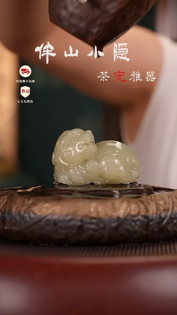 竹叶青扭头貔貅摆件