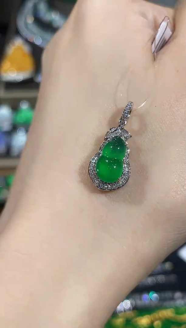 吊坠(不含链)18K金镶嵌翡翠C106