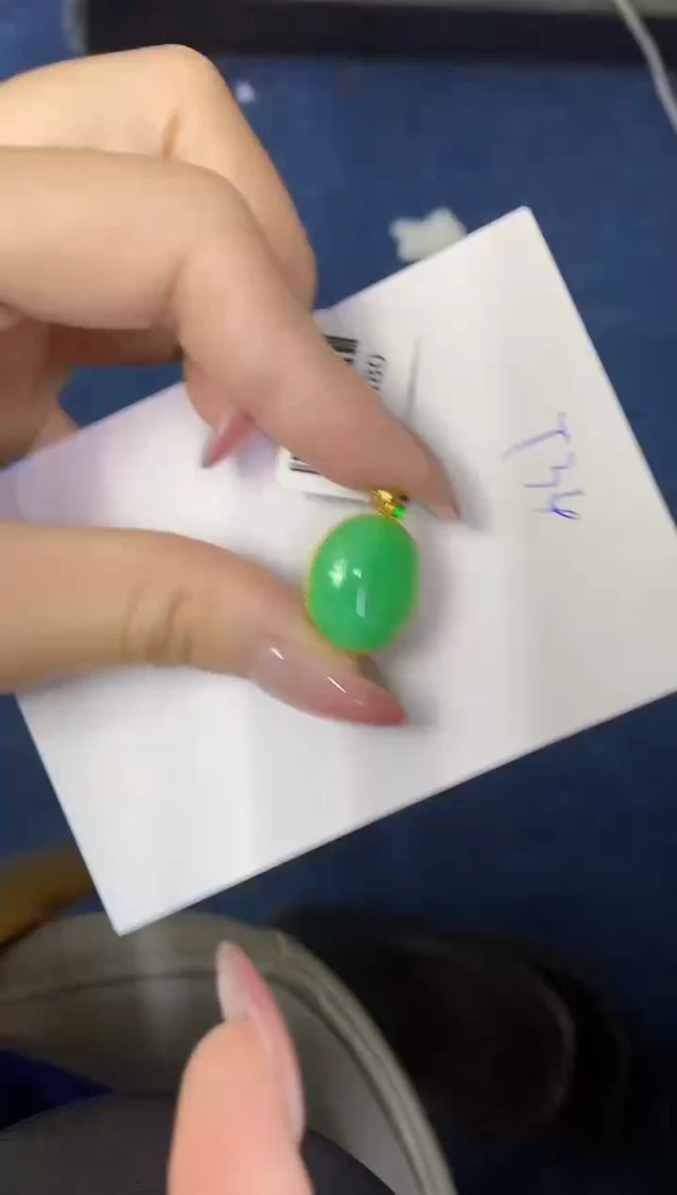 翡翠18K金镶嵌颈饰缅甸天然翡翠A货