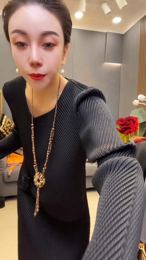 聚酯纤维（涤纶）黑色 飘带衫