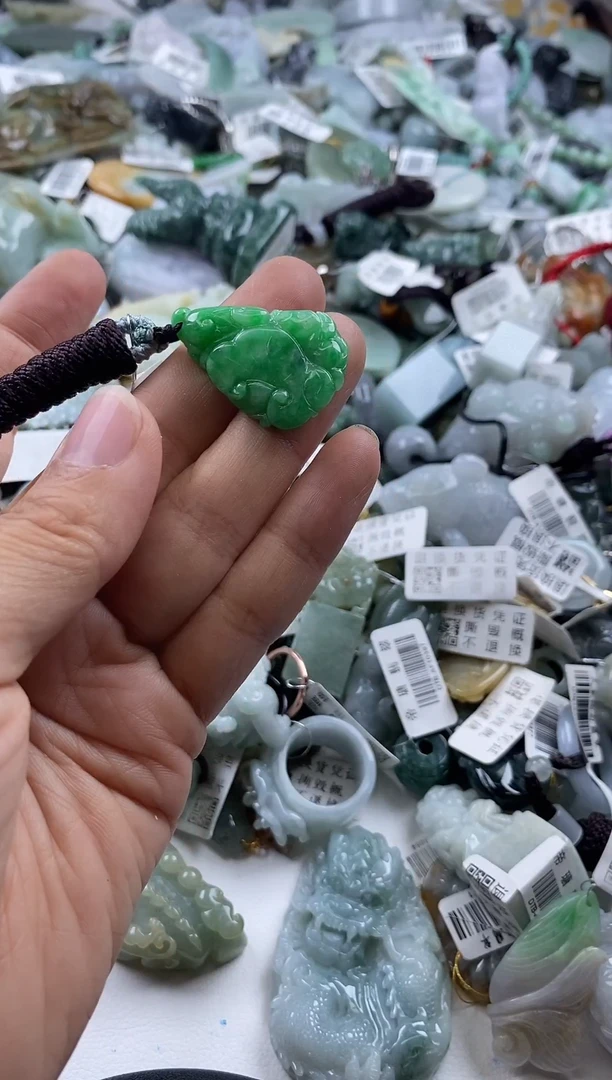 翡翠未镶嵌吊坠(不含链)缅甸天然A货翡翠001369