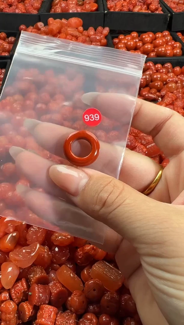 颈饰未镶嵌南红玛瑙1