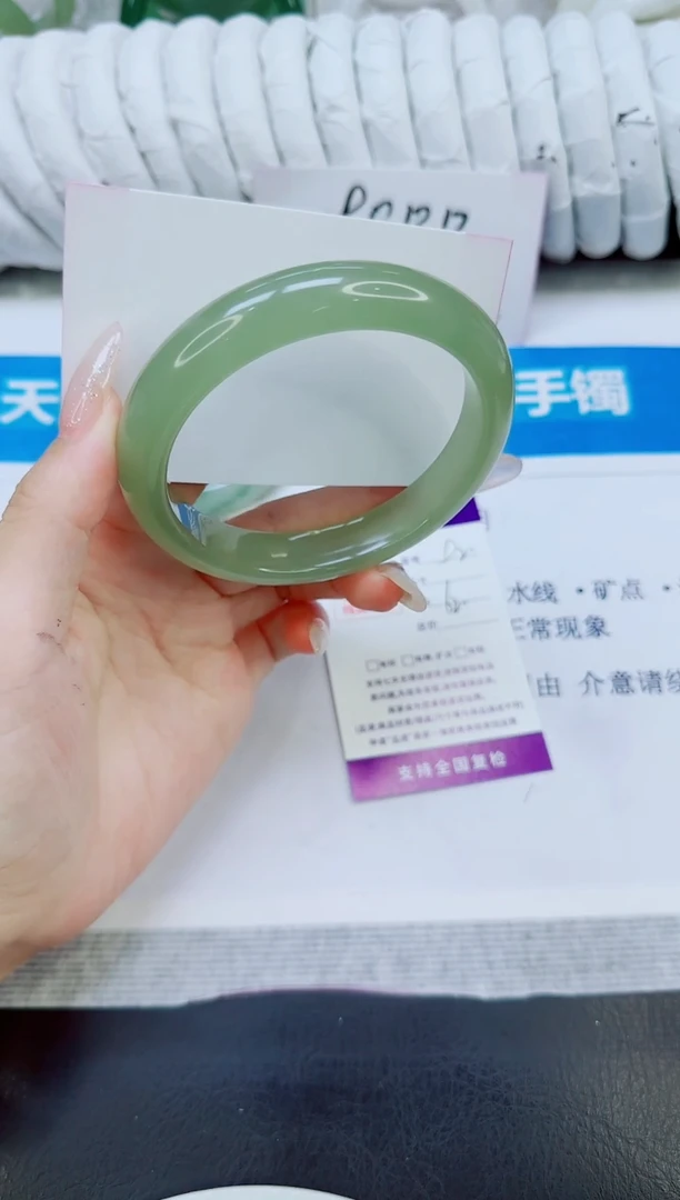 未镶嵌手镯石英质玉92/62.