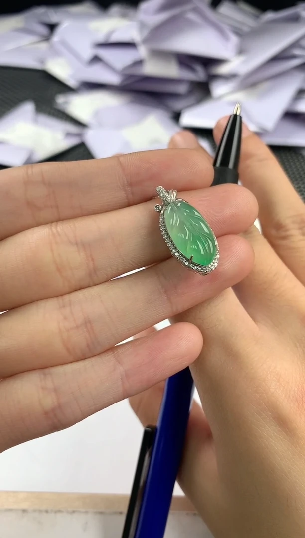 颈饰18K金镶嵌翡翠88