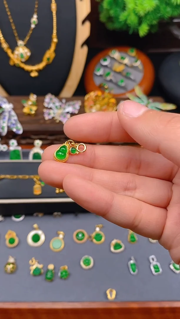 【闪购商品】翡翠吊坠(不含链)银S925镶嵌蛋面葫芦万能扣