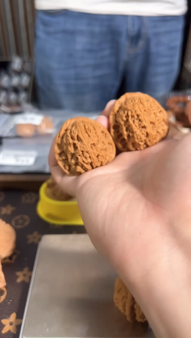 把件核桃全品43尺三角南疆石