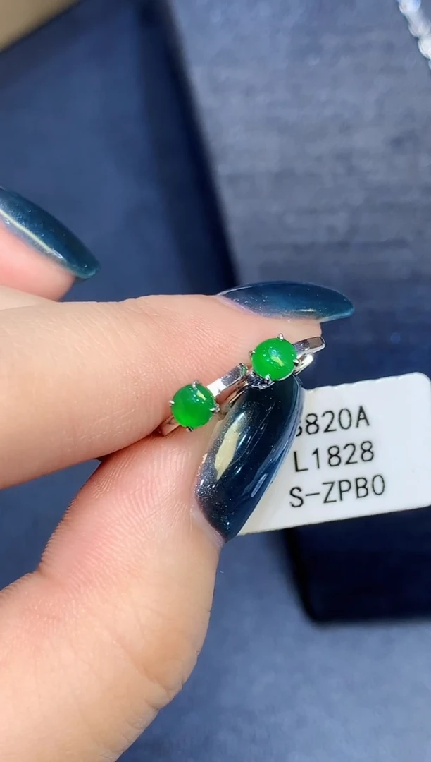 18K金镶嵌翡翠耳饰L1828多样性发其一