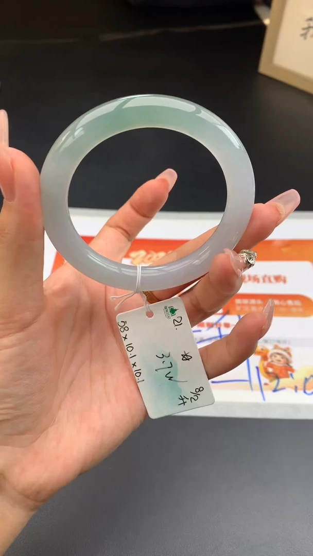 【闪购商品】翡翠手镯未镶嵌 #情人节#送礼，下单联系客服核对地址~