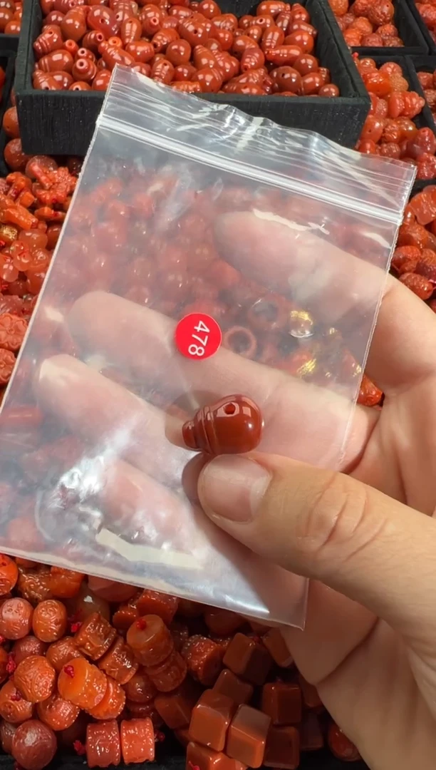 南红玛瑙未镶嵌颈饰1