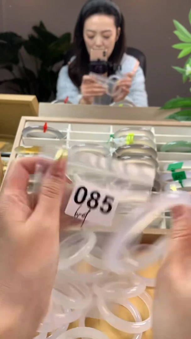 【闪购商品】玛瑙/玉髓手镯未镶嵌085