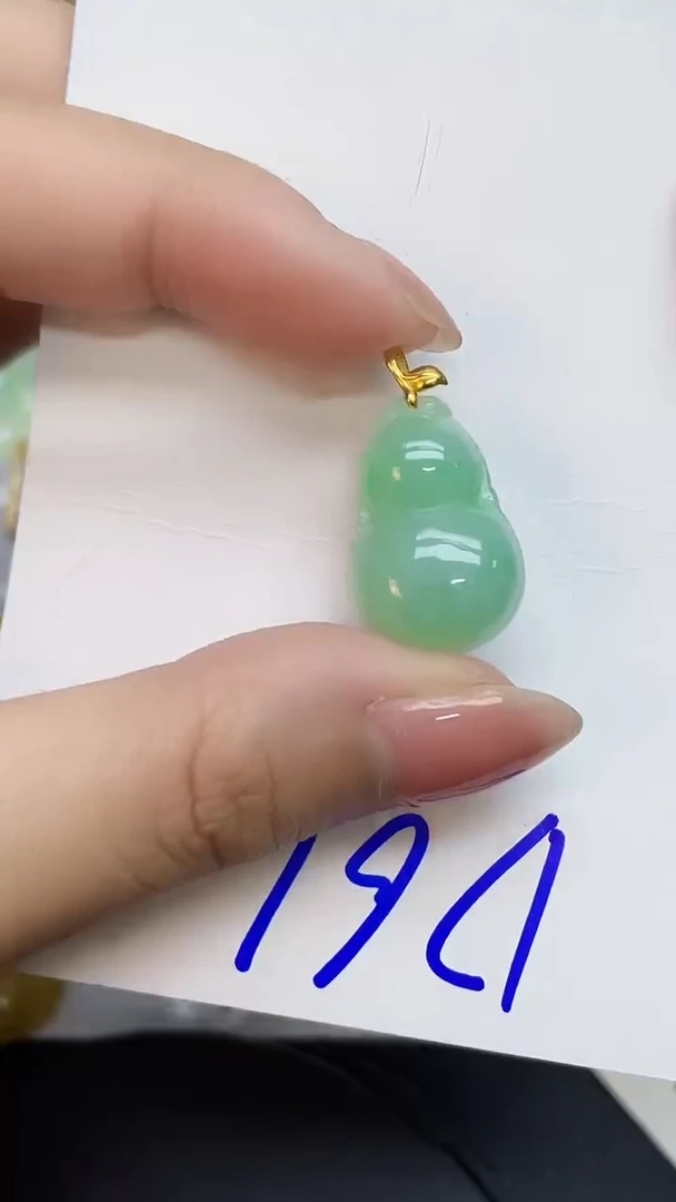 翡翠18K金镶嵌颈饰0000000000