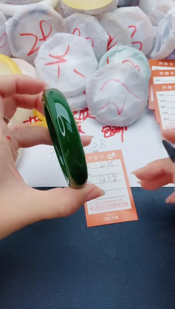 石英质玉手镯未镶嵌K75-62-63