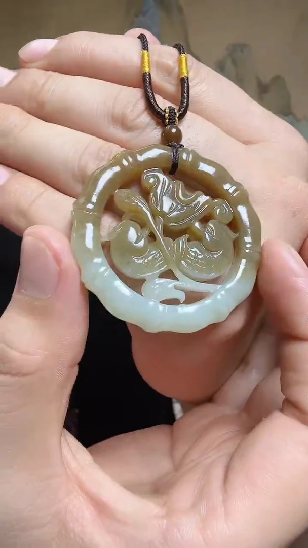 颈饰未镶嵌和田玉.