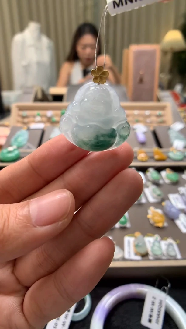 翡翠18K金镶嵌颈饰佛公