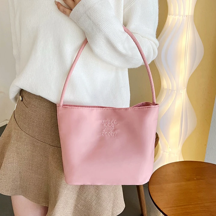 韩式手提包通勤便携手提袋小众新款刺绣腋下包百搭单肩水桶包女