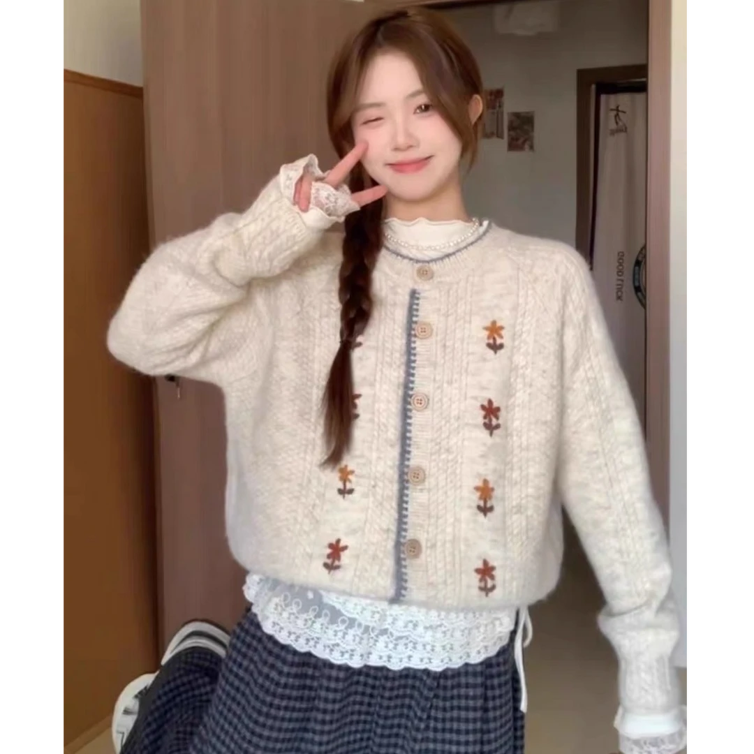 2025韩系软糯高级感圆领花朵刺绣开衫毛衣外套女