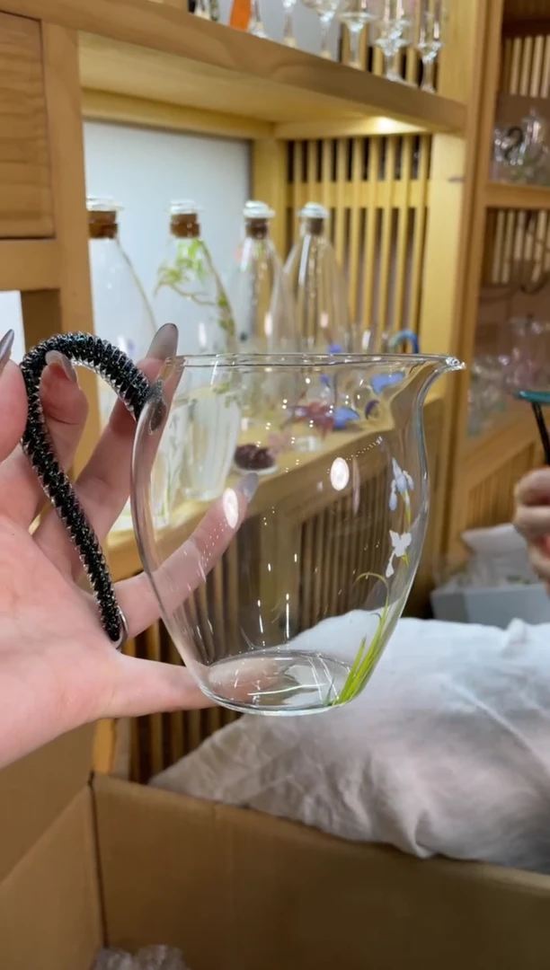 孤品扭纹把手亮彩公杯兰花