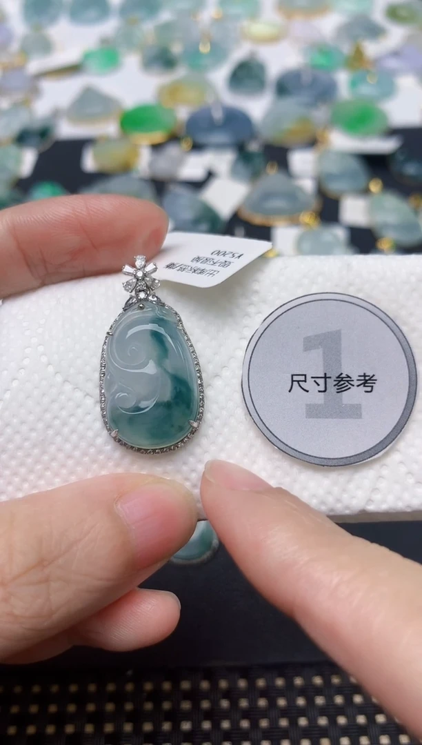 颈饰18K金镶嵌翡翠天然缅甸A货翡翠