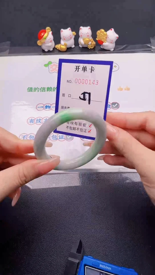 翡翠手镯未镶嵌翡翠手镯未镶嵌