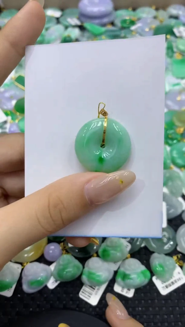 颈饰18K金镶嵌翡翠天然缅甸翡翠A货