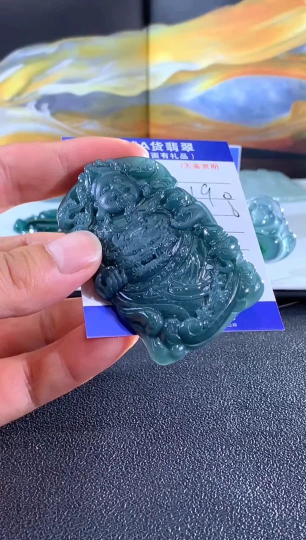 翡翠未镶嵌颈饰财神