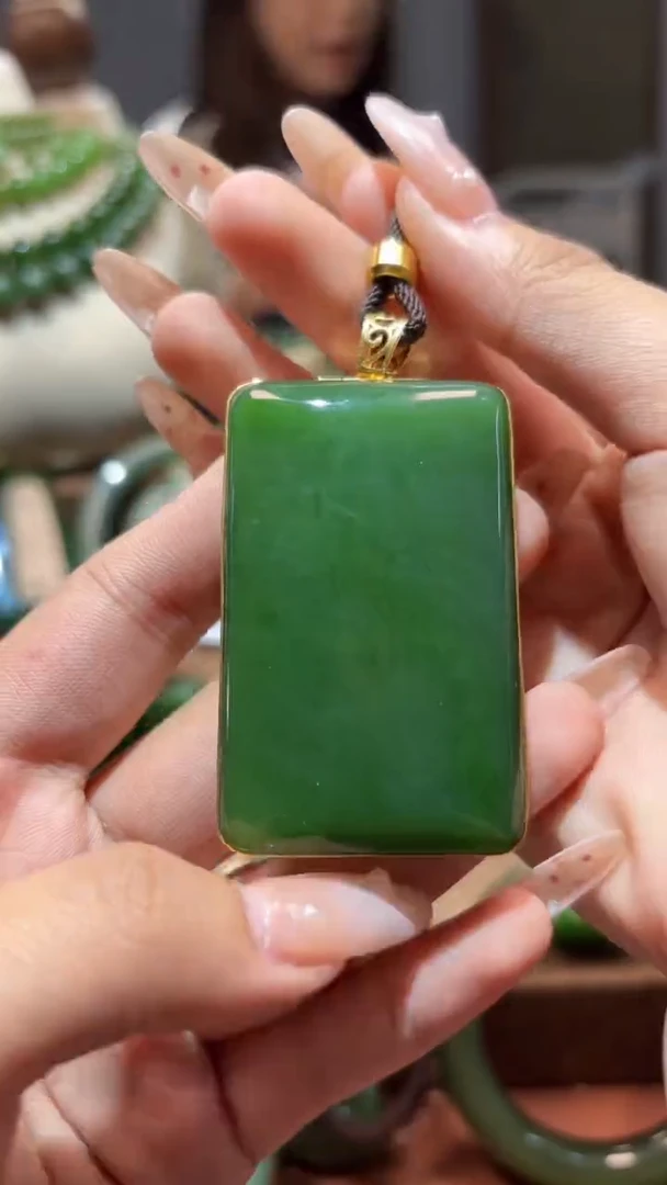 和田玉（碧玉）18K金镶嵌颈饰1