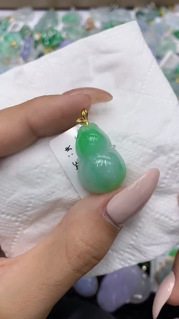 颈饰18K金镶嵌翡翠111111111111