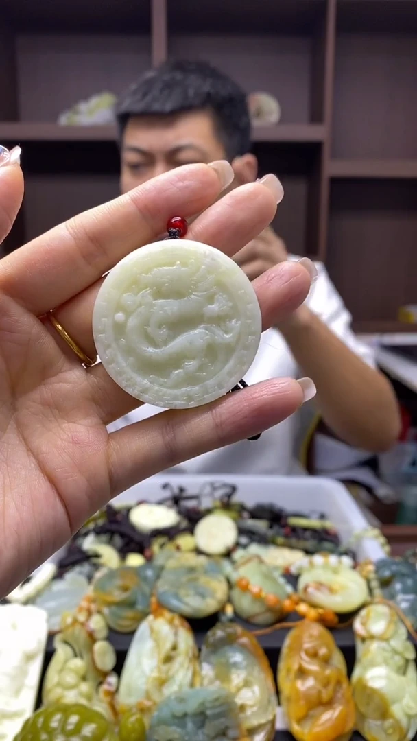 未镶嵌岫玉挂件