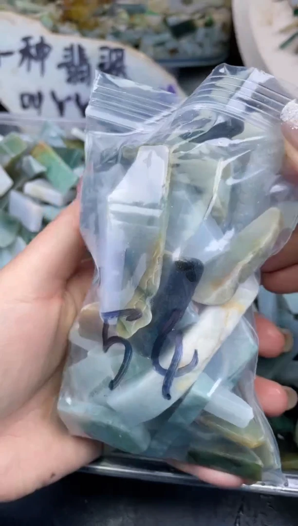 【闪购商品】翡翠颈饰未镶嵌天然翡翠大号500克54