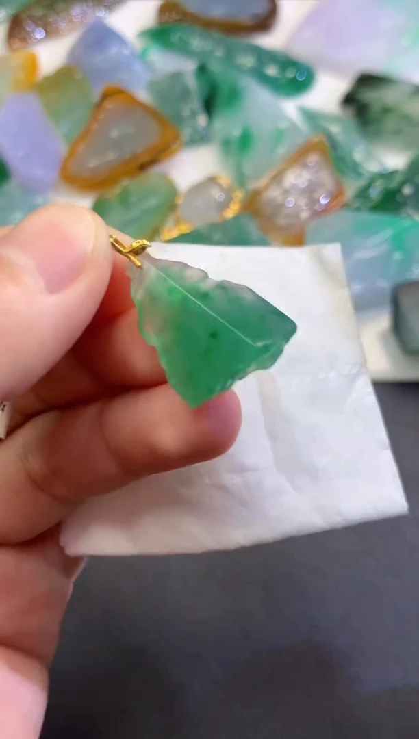 翡翠18K金镶嵌吊坠(不含链)8676