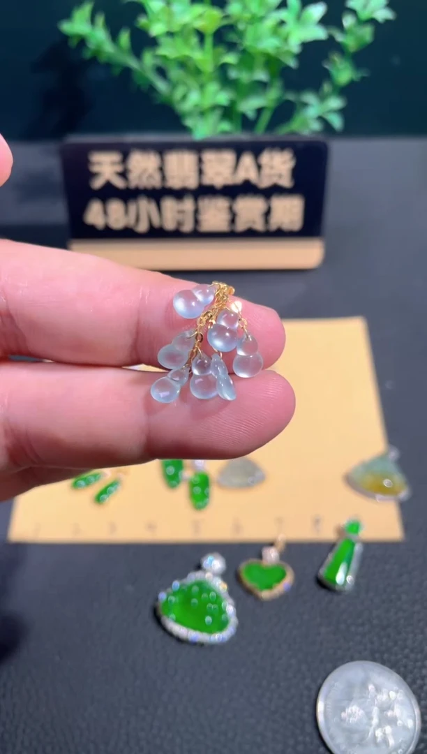 颈饰18K金镶嵌翡翠翡翠