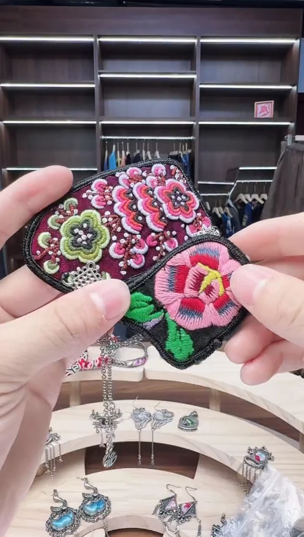 织绣119蒙阿苏苗绣传承