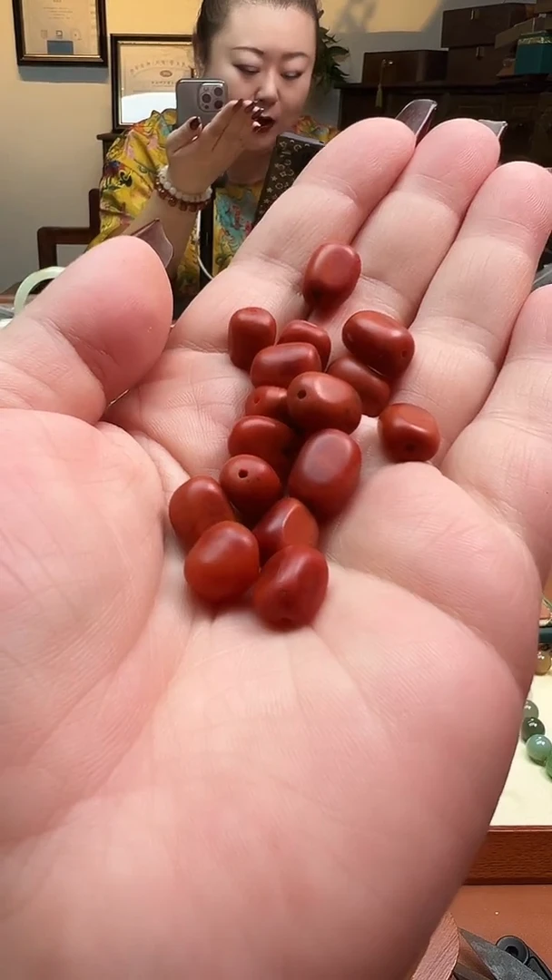 未镶嵌配珠南红玛瑙8mm左右随型珠一颗 多样性拍一发一