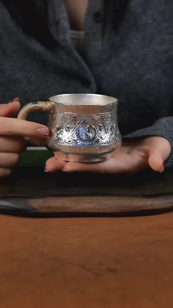 手工锤纹缠枝莲主人杯