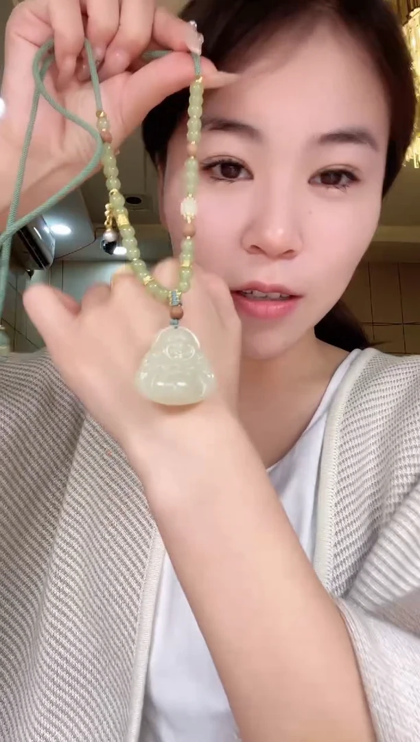 吊坠(赠链)未镶嵌石英质玉天然晴水大肚弥勒佛吊坠（重工35尺寸