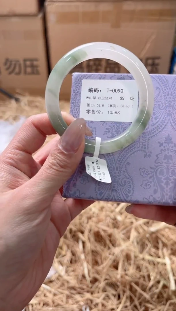 未镶嵌手镯石英质玉T-0090