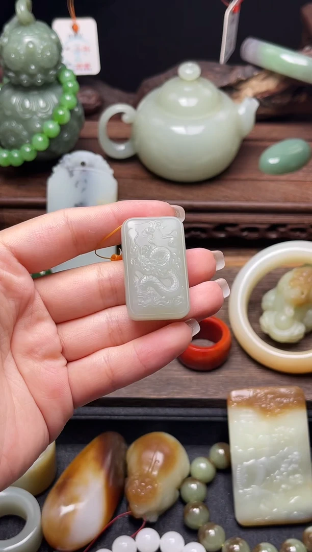 和田玉未镶嵌吊坠(不含链)且末青白 龙牌80156