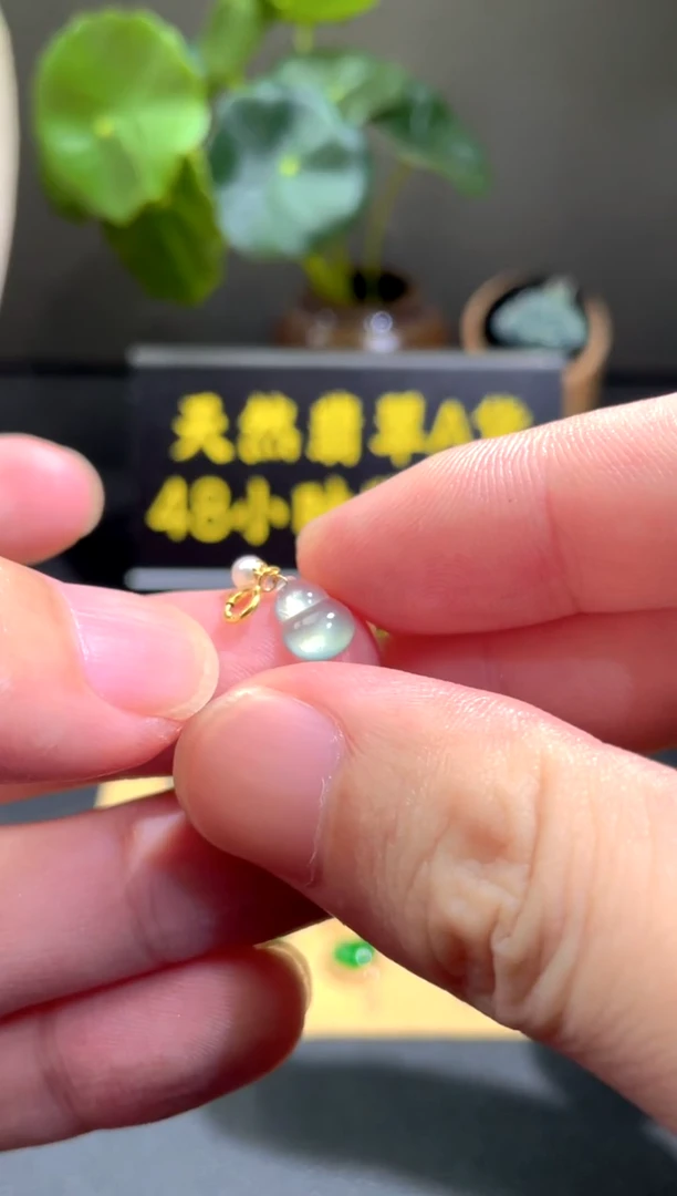 颈饰18K金镶嵌翡翠翡翠A货