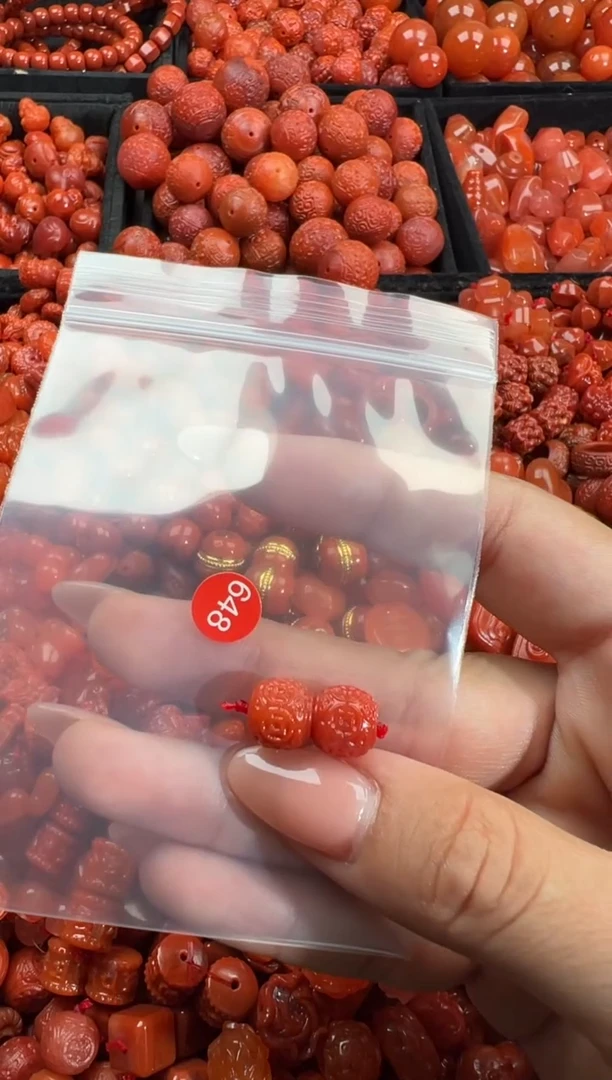 南红玛瑙未镶嵌颈饰1