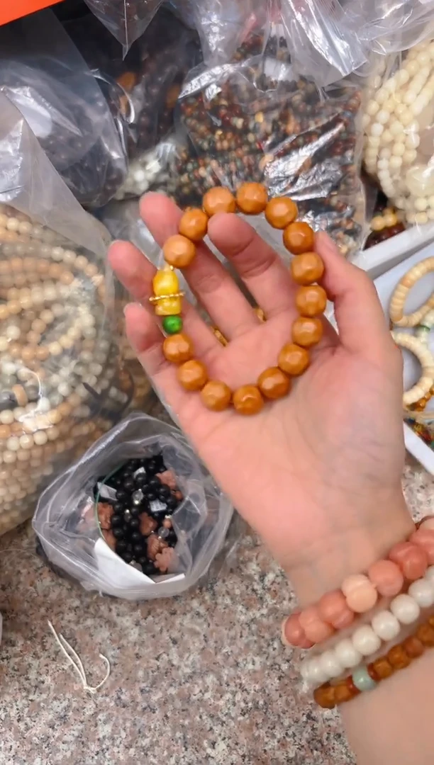 吊坠猴头核桃猴头单圈 黄色小熊