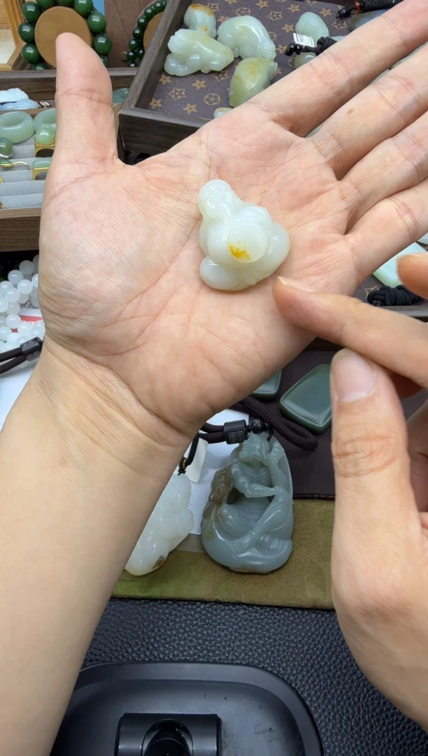 颈饰未镶嵌和田玉四**?69
