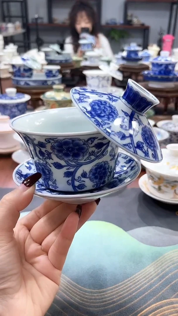 【闪购商品】320釉下彩仿古缠枝莲盖碗