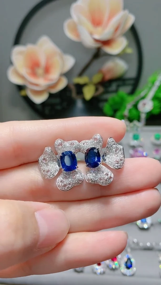 18K金耳饰蓝宝石18K金镶嵌.