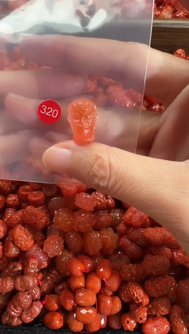 颈饰未镶嵌南红玛瑙1