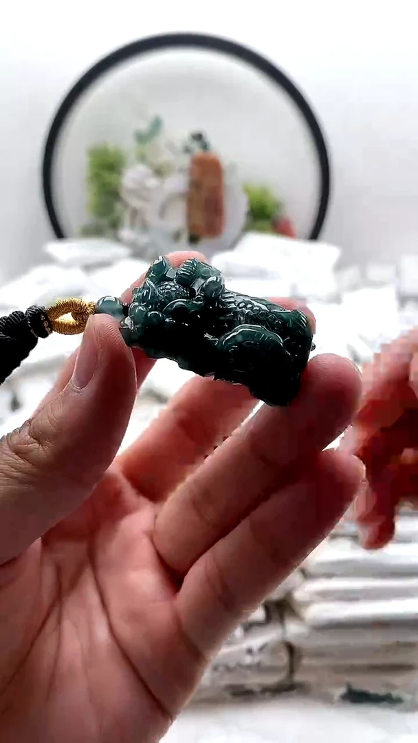 颈饰未镶嵌翡翠貔貅