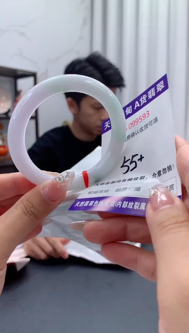 未镶嵌手镯翡翠有纹，完美者勿拍