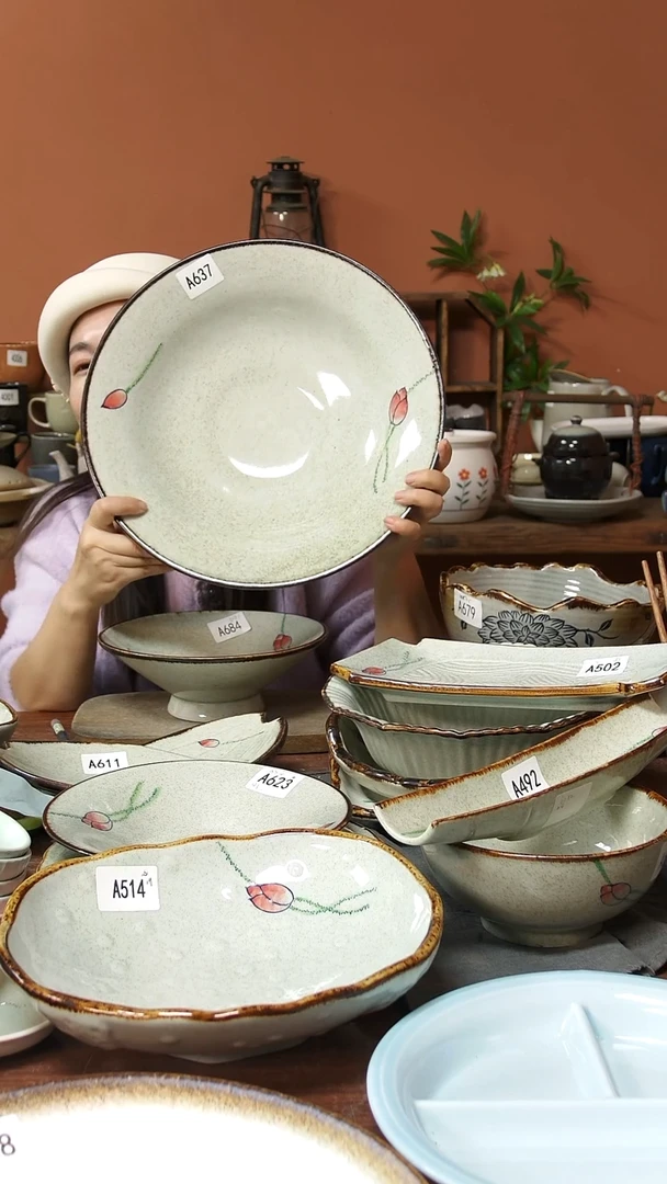 陶瓷A637 一只手绘荷花黑点超大草帽碗35.5*8.5可能微瑕