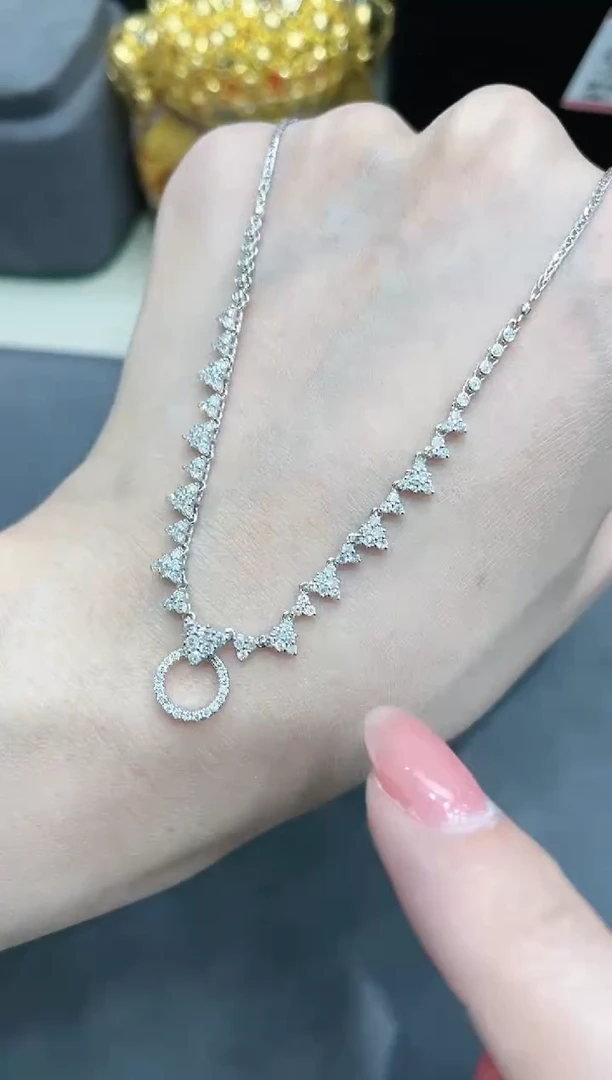 18K金镶嵌钻石项链