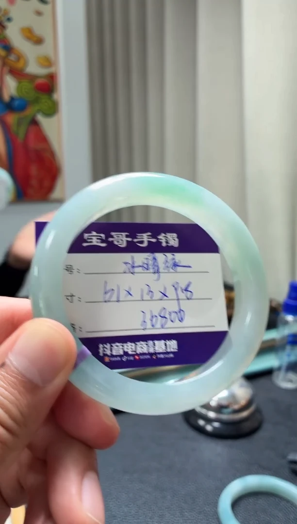 翡翠手镯未镶嵌翡翠手镯