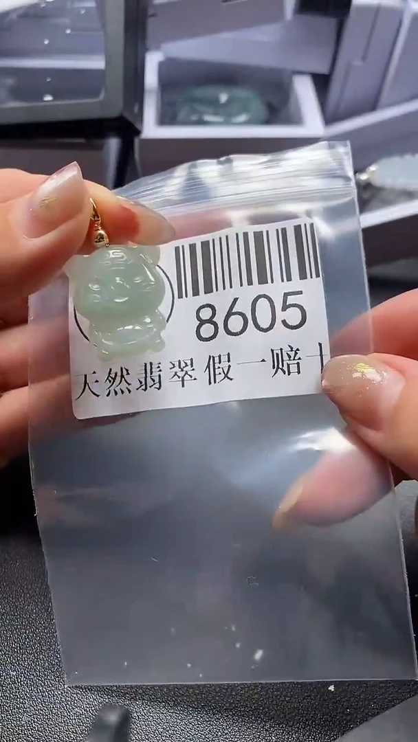 翡翠未镶嵌吊坠(不含链)8605